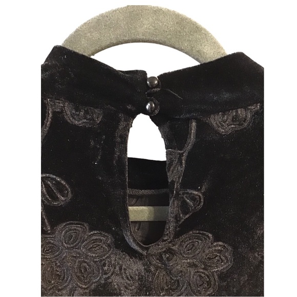 Magnolia Skye Velvet Sleeveless Dress - Picture 3 of 6